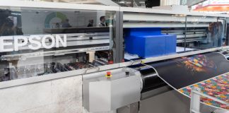 Epson presenta l'ultima stampante digitale direct-to-fabric per la stampa single-step con inchiostri a pigmenti più sostenibili